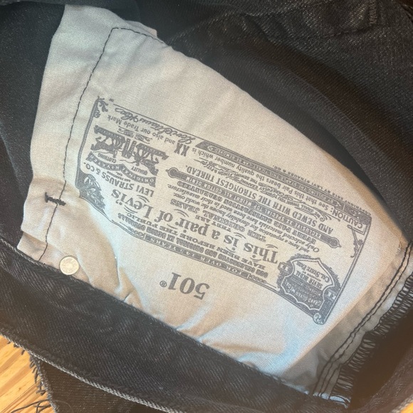 Levi Black Denim Short - Brand New! - Picture 2 of 6